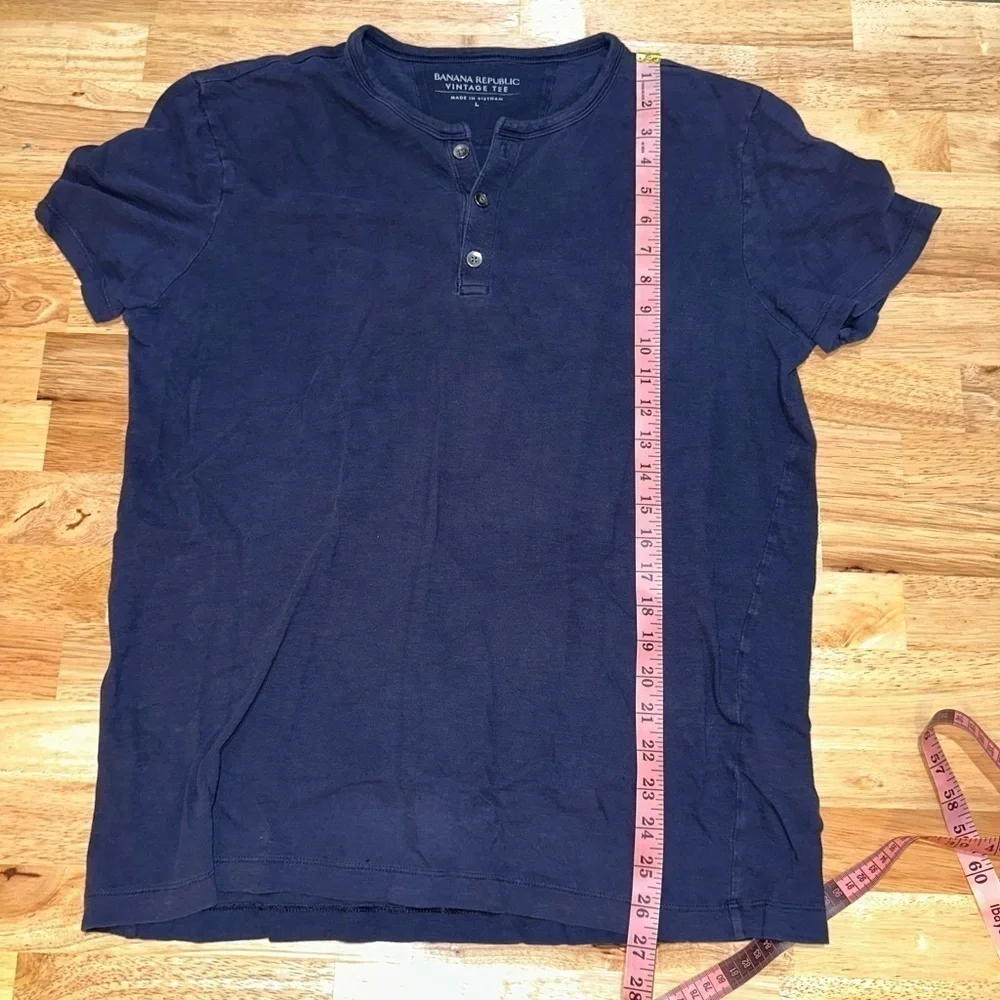 Banana Republic Vintage 3-Button T-Shirt (Size L)